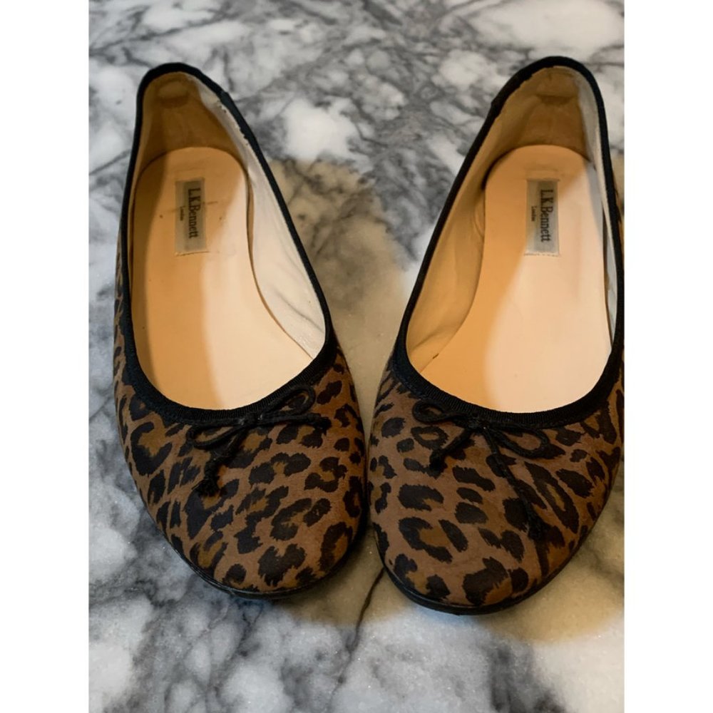 Suede Leopard Print Flats with Round Toe